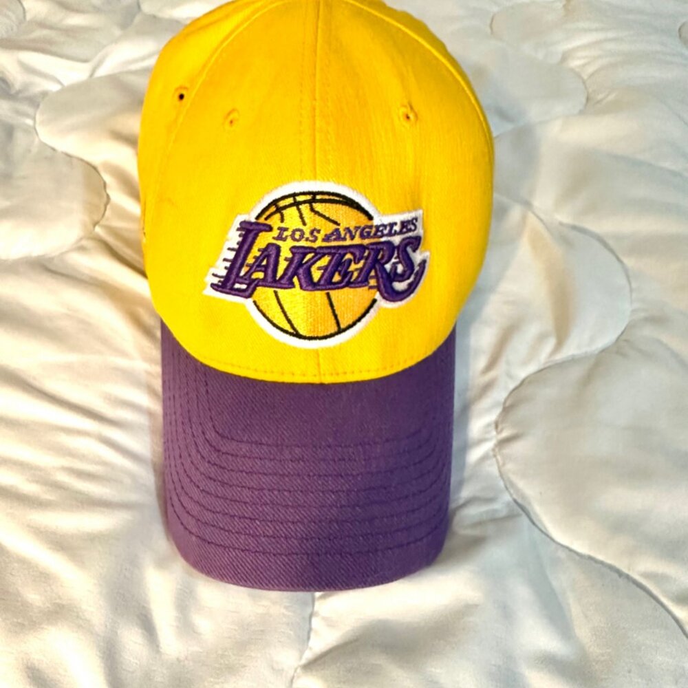 Los Angeles Lakers basketball Cap made by Reebok